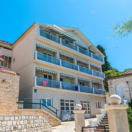 Apartments By The Sea Brist, Makarska - 15714 Podaca Exterior photo