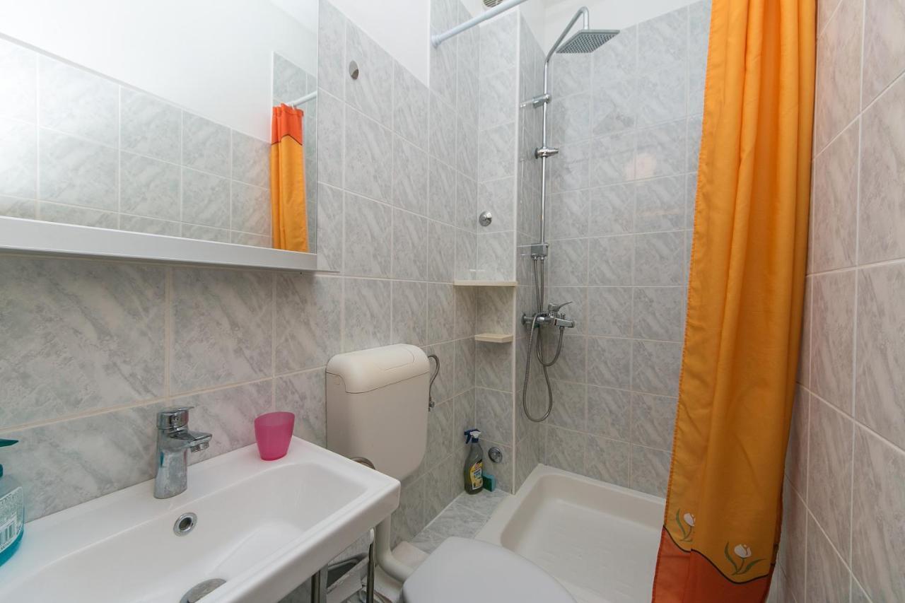 Apartments By The Sea Brist, Makarska - 15714 Podaca Exterior photo