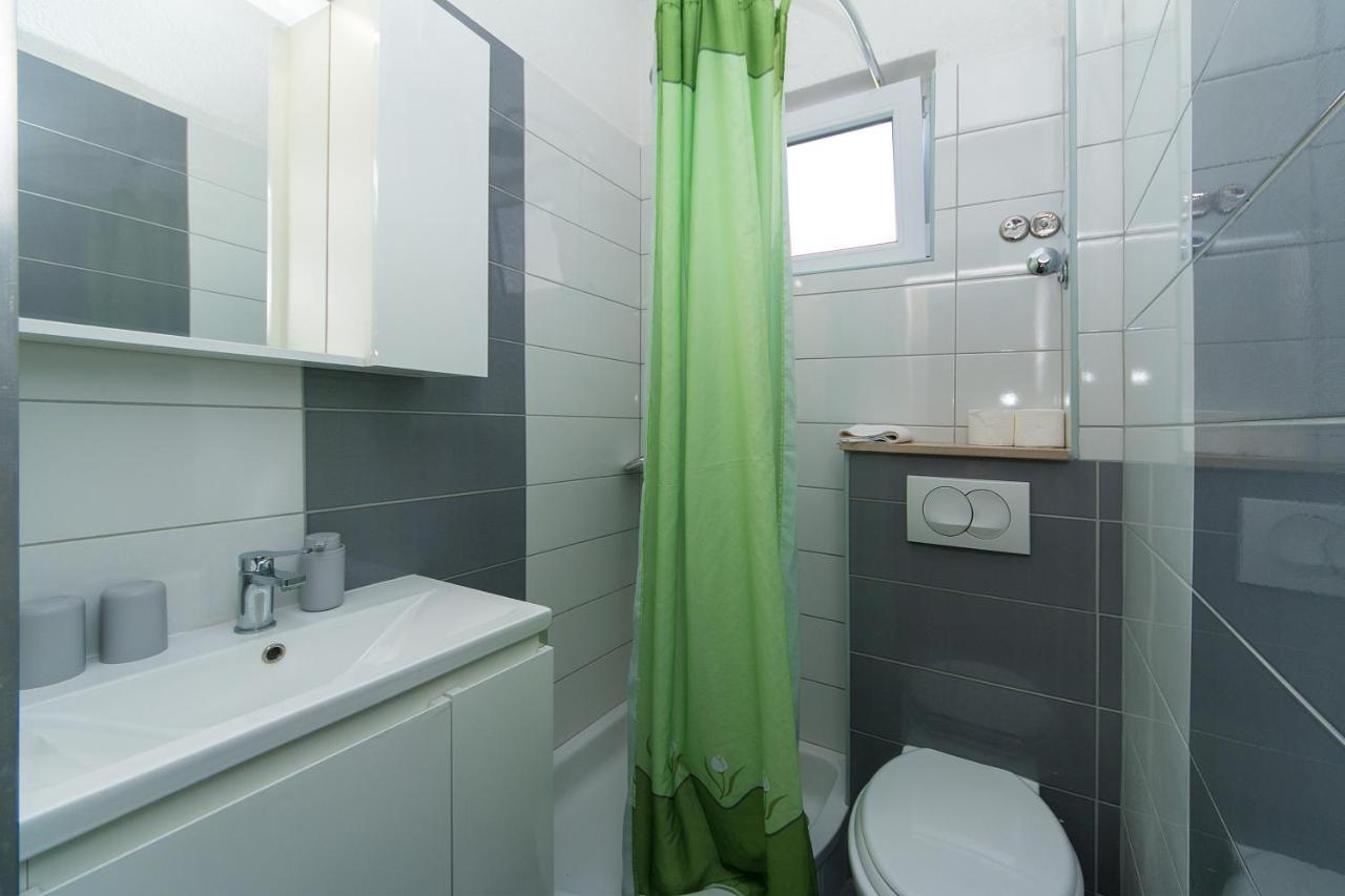 Apartments By The Sea Brist, Makarska - 15714 Podaca Exterior photo